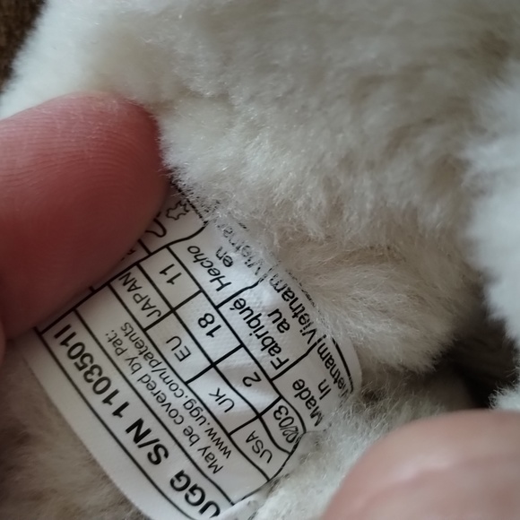 Baby Ugg Booties - Picture 7 of 9